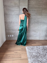 Cargar imagen en el visor de la galería, Mariella - Vestido satinado largo verde esmeralda