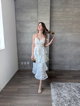 Cargar imagen en el visor de la galería, Peonia - Vestido midi crochet blanco