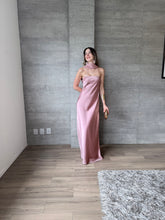 Cargar imagen en el visor de la galería, Zita - Vestido largo satinado rosa