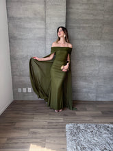 Cargar imagen en el visor de la galería, Venus - Vestido largo strapless con capa olivo