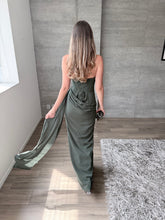 Cargar imagen en el visor de la galería, Azhares - Vestido largo olivo