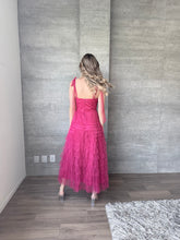 Cargar imagen en el visor de la galería, Lena - Vestido de tul midi color frambuesa