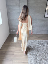 Cargar imagen en el visor de la galería, Serenade - Vestido largo satinado amarillo