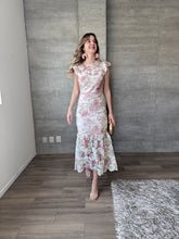 Cargar imagen en el visor de la galería, Rosé - Vestido midi crochet tonos claros