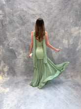 Cargar imagen en el visor de la galería, Sago - Vestido largo strapless verde sage