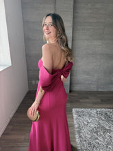 Cargar imagen en el visor de la galería, Daphne - Vestido largo con moño en espalda rosa
