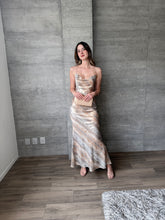 Cargar imagen en el visor de la galería, Marble - Vestido largo dorado