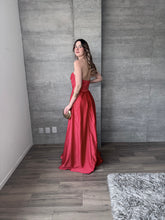 Cargar imagen en el visor de la galería, Milana - Vestido largo strapless rojo