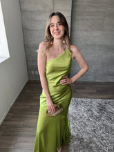 Cargar imagen en el visor de la galería, Pistacchio - Vestido largo satín verde