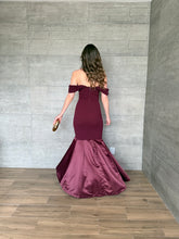 Cargar imagen en el visor de la galería, Augusta - Vestido largo color vino
