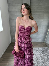 Cargar imagen en el visor de la galería, Coraline - Vestido largo de tul color vino floral