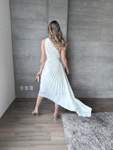 Cargar imagen en el visor de la galería, Nicola - Vestido midi plisado blanco