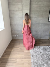 Cargar imagen en el visor de la galería, Valerie - Vestido largo halter marrón rojizo