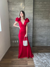 Cargar imagen en el visor de la galería, Marissa - Vestido largo con olanes en hombros rojo