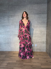 Cargar imagen en el visor de la galería, Floralia - Vestido largo con mangas estampado floral olivo