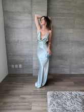 Cargar imagen en el visor de la galería, Lula - Vestido largo satinado verde menta