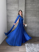 Cargar imagen en el visor de la galería, Paros - Vestido largo plisado azul rey