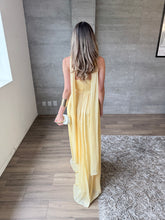 Cargar imagen en el visor de la galería, Carol - Vestido largo amarillo
