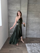 Cargar imagen en el visor de la galería, Nicola - Vestido midi plisado olivo