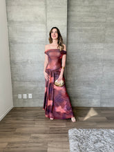 Cargar imagen en el visor de la galería, Seraphine - Vestido largo de mesh fuchsia multi