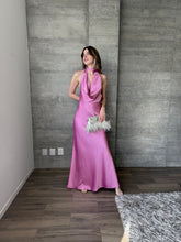 Cargar imagen en el visor de la galería, Piera - Vestido largo satinado orquidea