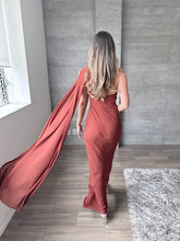Cargar imagen en el visor de la galería, Solea - Vestido largo con cinta larga terracota
