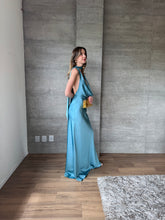 Cargar imagen en el visor de la galería, Piera - Vestido largo satinado azul pizarra