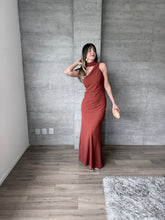 Cargar imagen en el visor de la galería, Solea - Vestido largo con cinta larga terracota