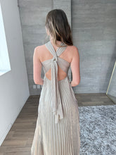 Cargar imagen en el visor de la galería, Ares - Vestido largo satinado plateado