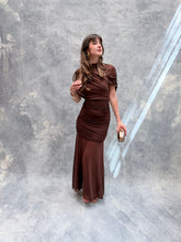 Cargar imagen en el visor de la galería, Sotillo - Vestido largo de mesh con manga color chocolate
