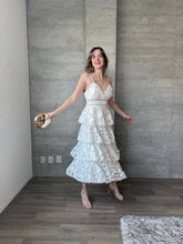 Cargar imagen en el visor de la galería, Peonia - Vestido midi crochet blanco