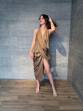 Cargar imagen en el visor de la galería, Mirage - Vestido midi mocha