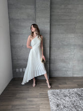 Cargar imagen en el visor de la galería, Nicola - Vestido midi plisado blanco