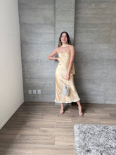 Cargar imagen en el visor de la galería, Serenade - Vestido largo satinado amarillo