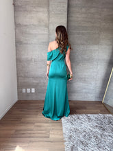 Cargar imagen en el visor de la galería, Renata- Vestido largo satinado asimétrico verde azulado