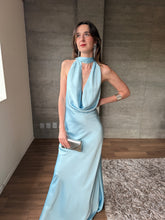 Cargar imagen en el visor de la galería, Piera - Vestido satinado azul celeste
