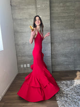 Cargar imagen en el visor de la galería, Manuela - Vestido rojo largo con olanes