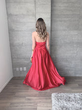 Cargar imagen en el visor de la galería, Milana - Vestido largo strapless rojo