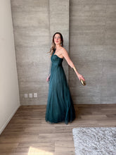 Cargar imagen en el visor de la galería, Jimena - Vestido largo de tul esmeralda