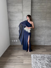 Cargar imagen en el visor de la galería, Máncora - Vestido largo con abertura en pierna marino