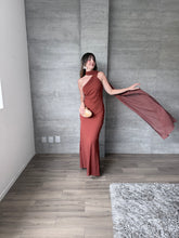 Cargar imagen en el visor de la galería, Solea - Vestido largo con cinta larga terracota