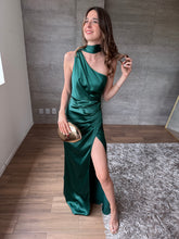 Cargar imagen en el visor de la galería, Mariella - Vestido satinado largo verde esmeralda