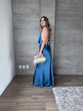 Cargar imagen en el visor de la galería, Milah - Vestido largo halter de satín azul petróleo