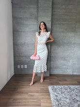 Cargar imagen en el visor de la galería, Cerise - Vestido midi crochet blanco