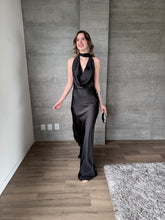 Cargar imagen en el visor de la galería, Milah - Vestido largo halter de satín negro