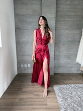 Cargar imagen en el visor de la galería, Nebula - Vestido largo satinado color vino