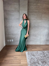 Cargar imagen en el visor de la galería, Piera - Vestido largo satinado verde