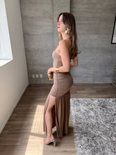 Cargar imagen en el visor de la galería, Kaela - Vestido midi color mocha