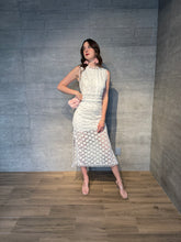 Cargar imagen en el visor de la galería, Praline - Vestido midi crochet blanco