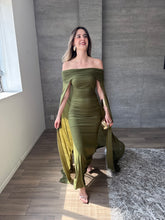 Cargar imagen en el visor de la galería, Venus - Vestido largo strapless con capa olivo
